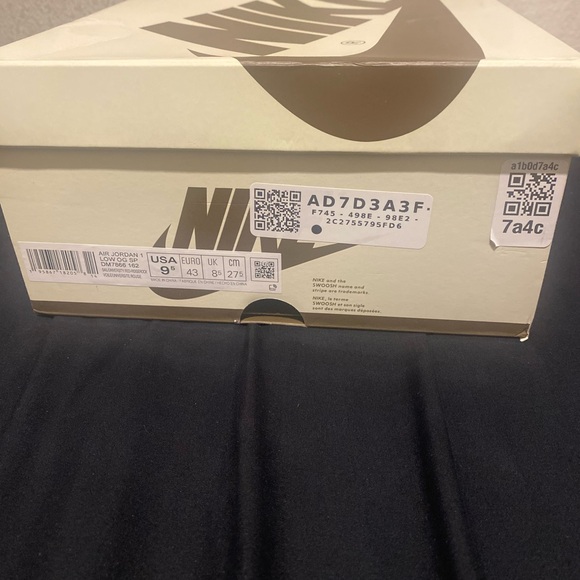 Brand new 100% authentic size 9.5 men - Picture 7 of 7